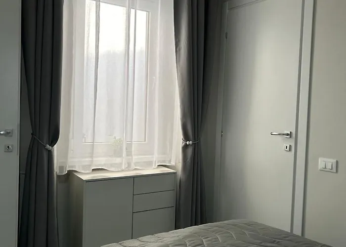 Timco 3-story With View And Air-conditioner *
