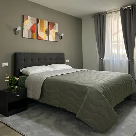 Timco 3-story With View And Air-conditioner Apartment *